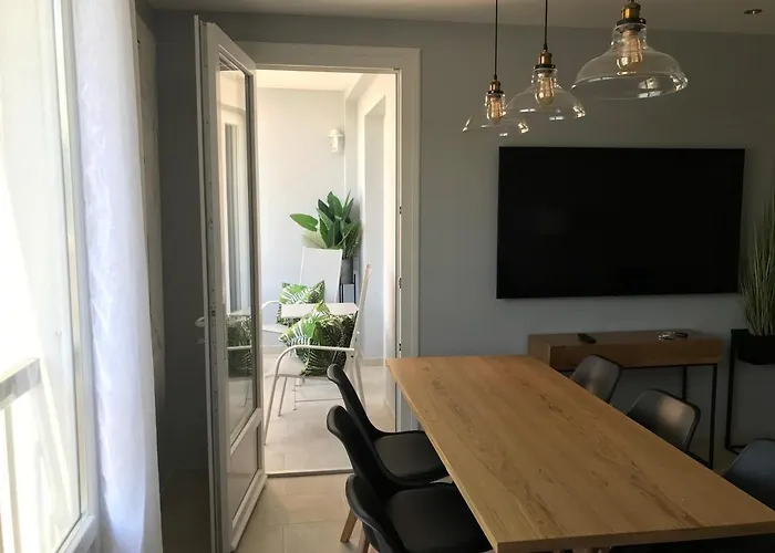 Appartement plein centre Saint Florent face au port